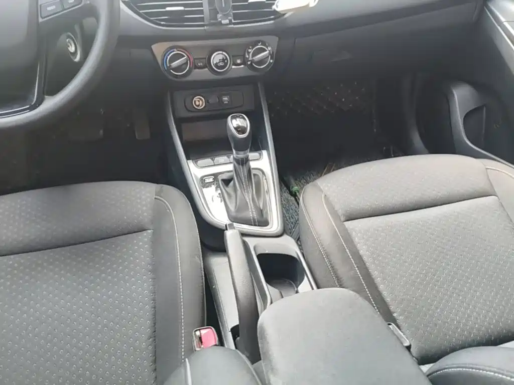 Hyundai Elantra — миниатюра 14