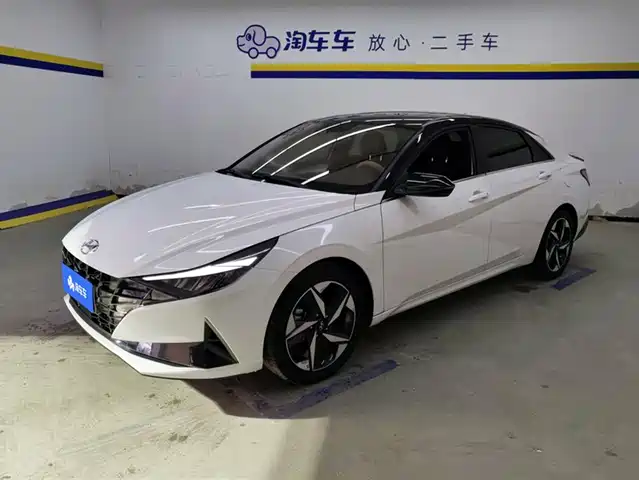 HYUNDAI ELANTRA