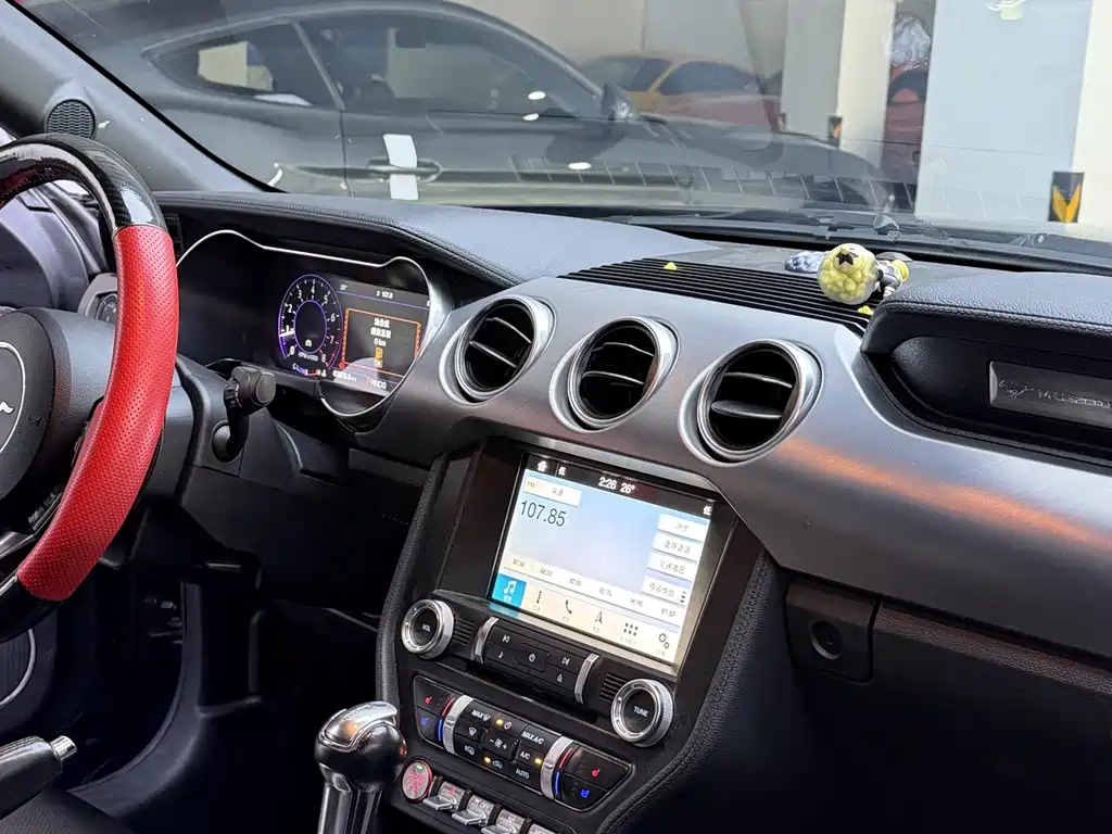 Ford Mustang — миниатюра 6