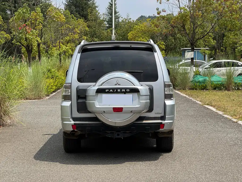 Mitsubishi Pajero (Import) — миниатюра 6