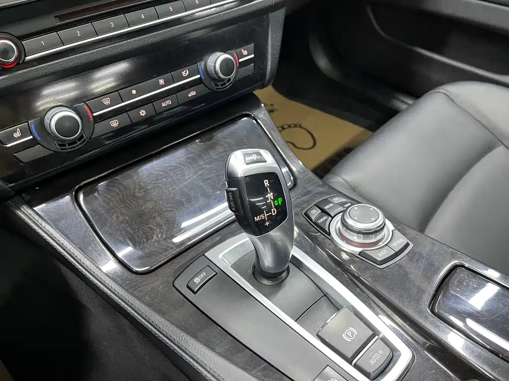 BMW 5 Series — миниатюра 15