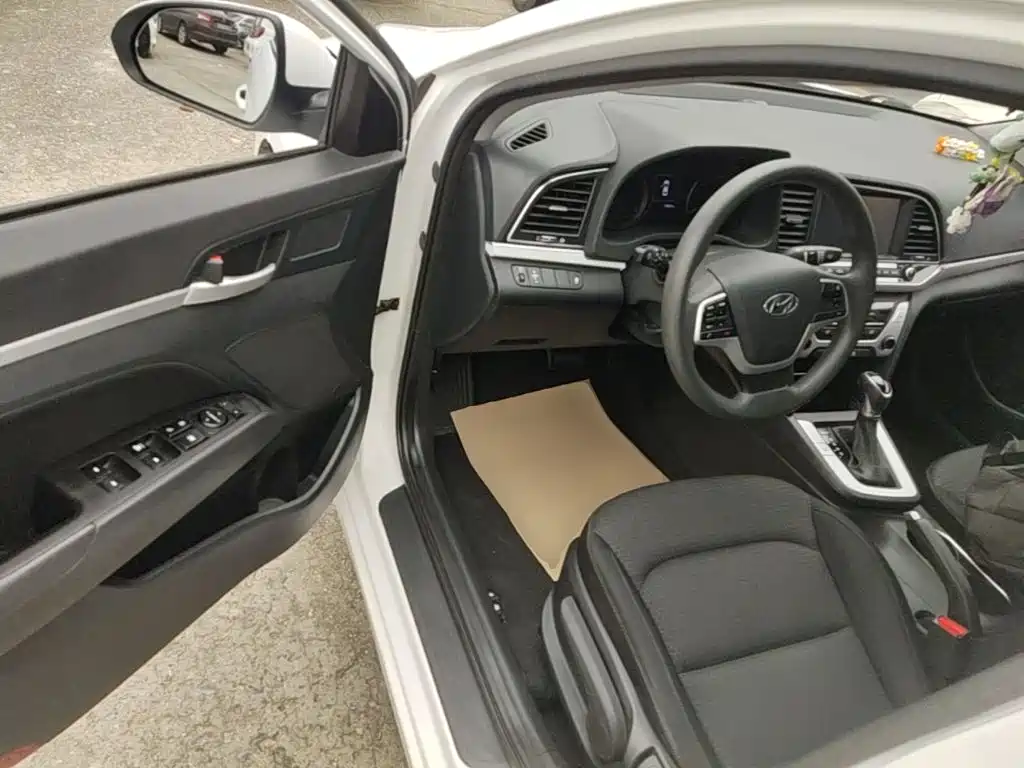 Hyundai Elantra — миниатюра 16