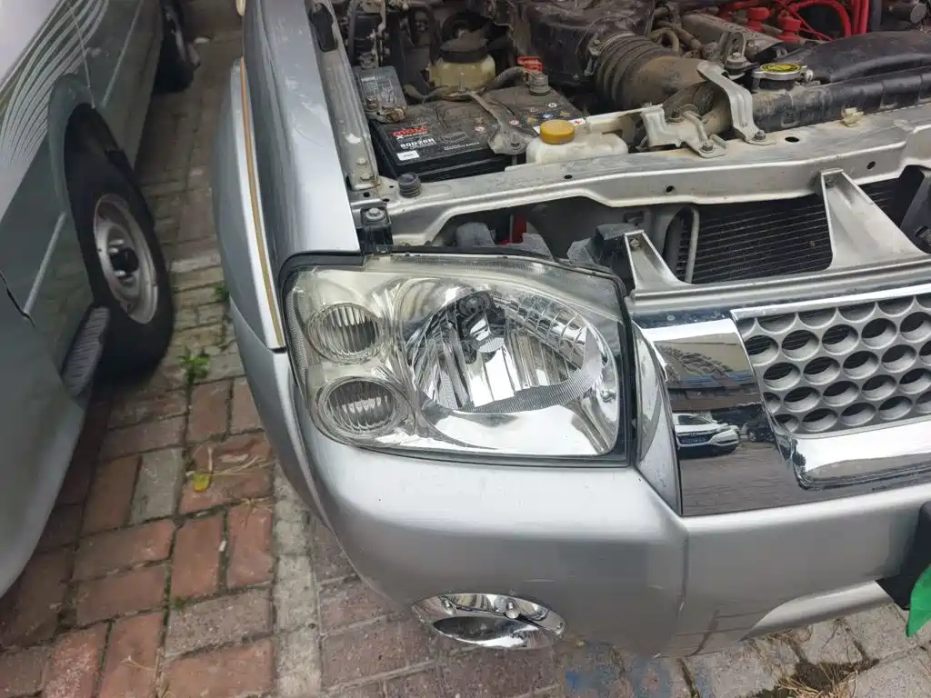 Nissan Paladin — миниатюра 7