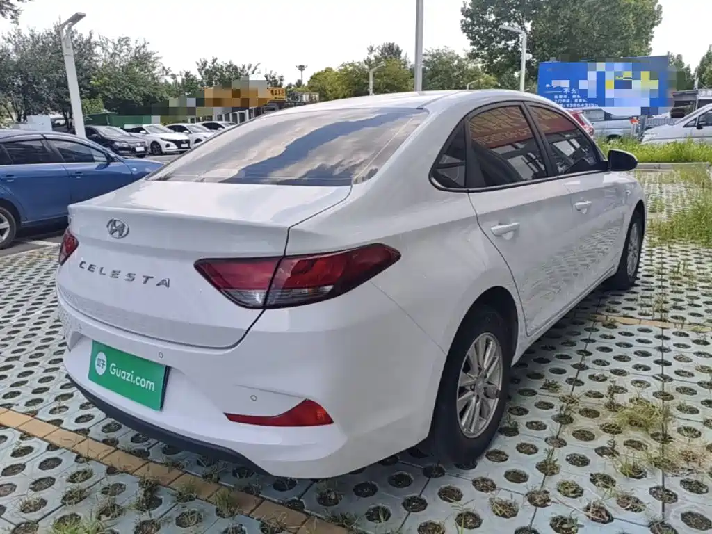 Hyundai Elantra — миниатюра 7