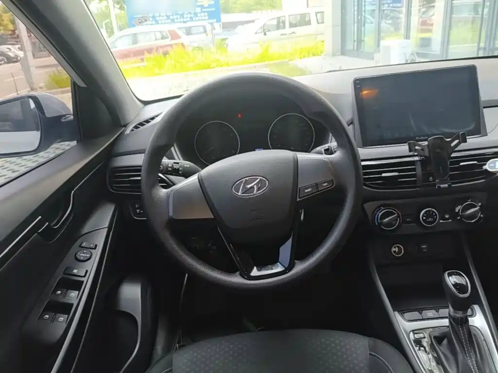 Hyundai Elantra — миниатюра 11