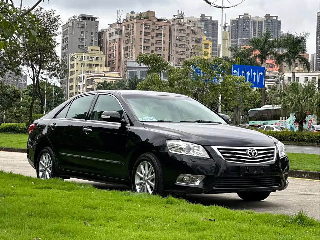 Toyota Camry — миниатюра 3