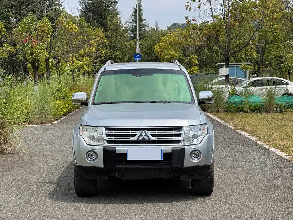 Mitsubishi Pajero (Import) — миниатюра 2