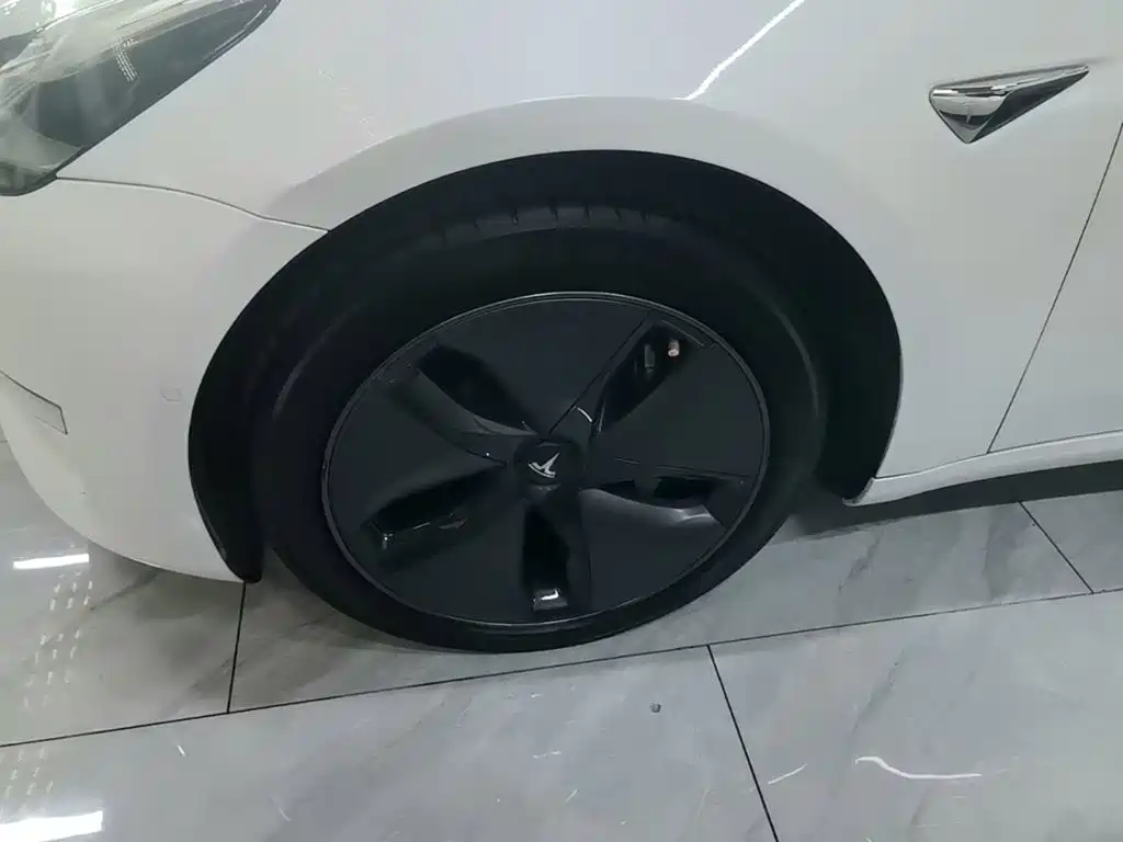 Tesla Model 3 — миниатюра 23