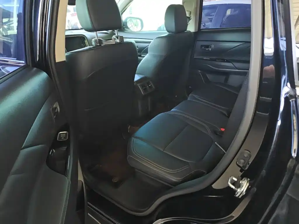 Mitsubishi Outlander — миниатюра 17