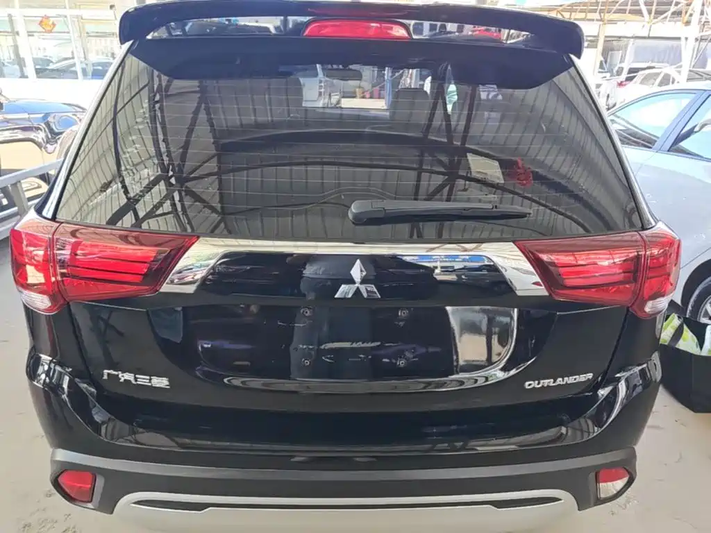 Mitsubishi Outlander — миниатюра 6