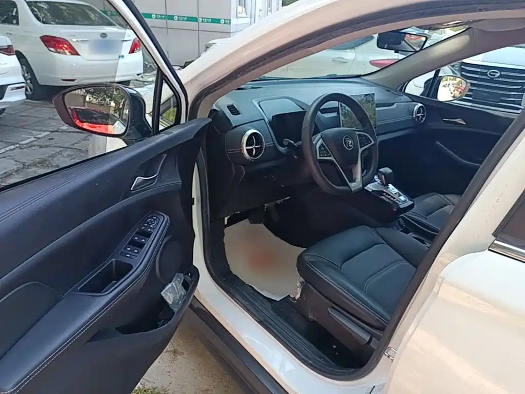 BYD Yuan EV — миниатюра 16