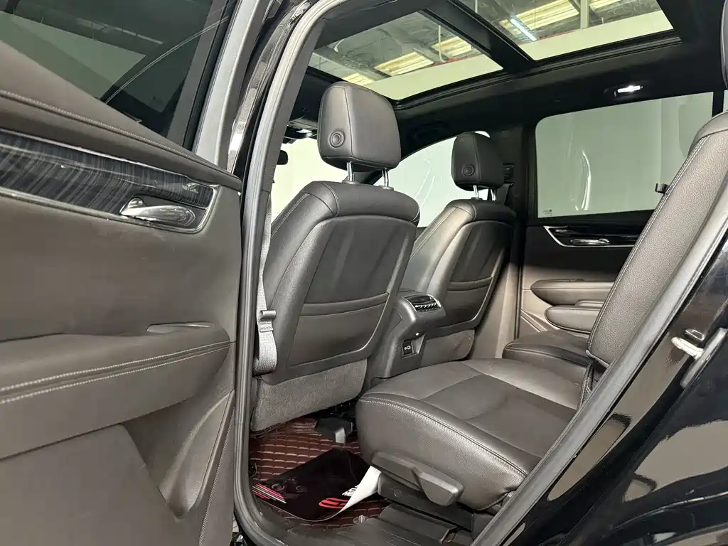 Cadillac XT6 2022 2.0T мест Luxury