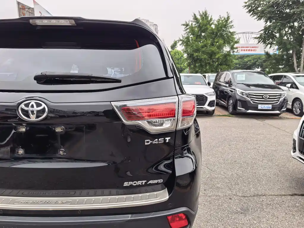 Toyota Highlander 2015 2.0T Luxury 7 мест