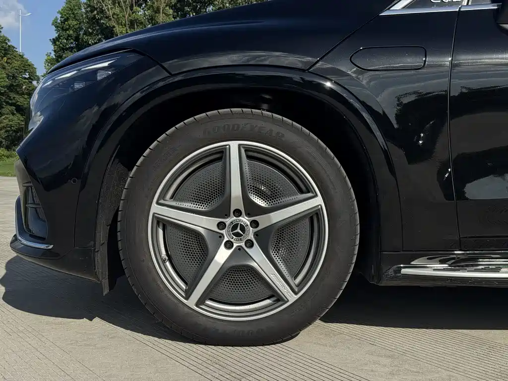 Mercedes-Benz EQS SUV — миниатюра 4