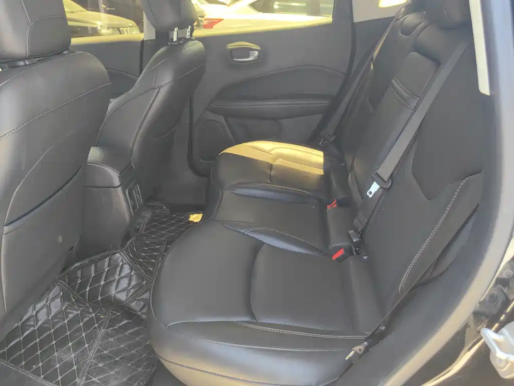 Jeep Compass — миниатюра 7