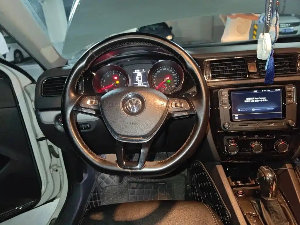 Volkswagen Sagitar — миниатюра 3