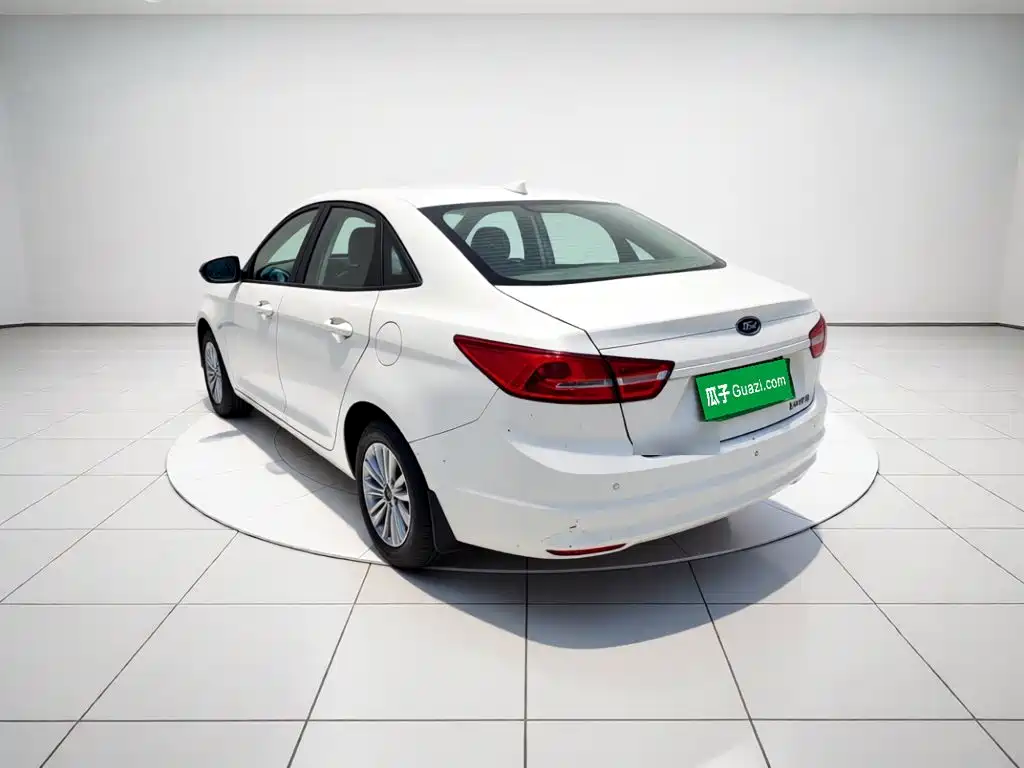 Ford Escort 2015 1.5L MT Comfort
