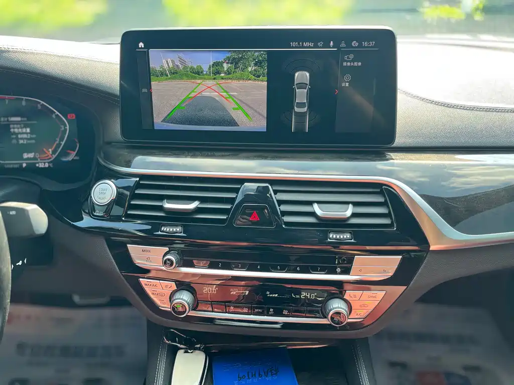 BMW 5 Series — миниатюра 17