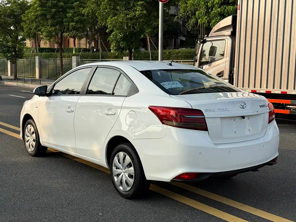 Toyota Yaris L — миниатюра 5