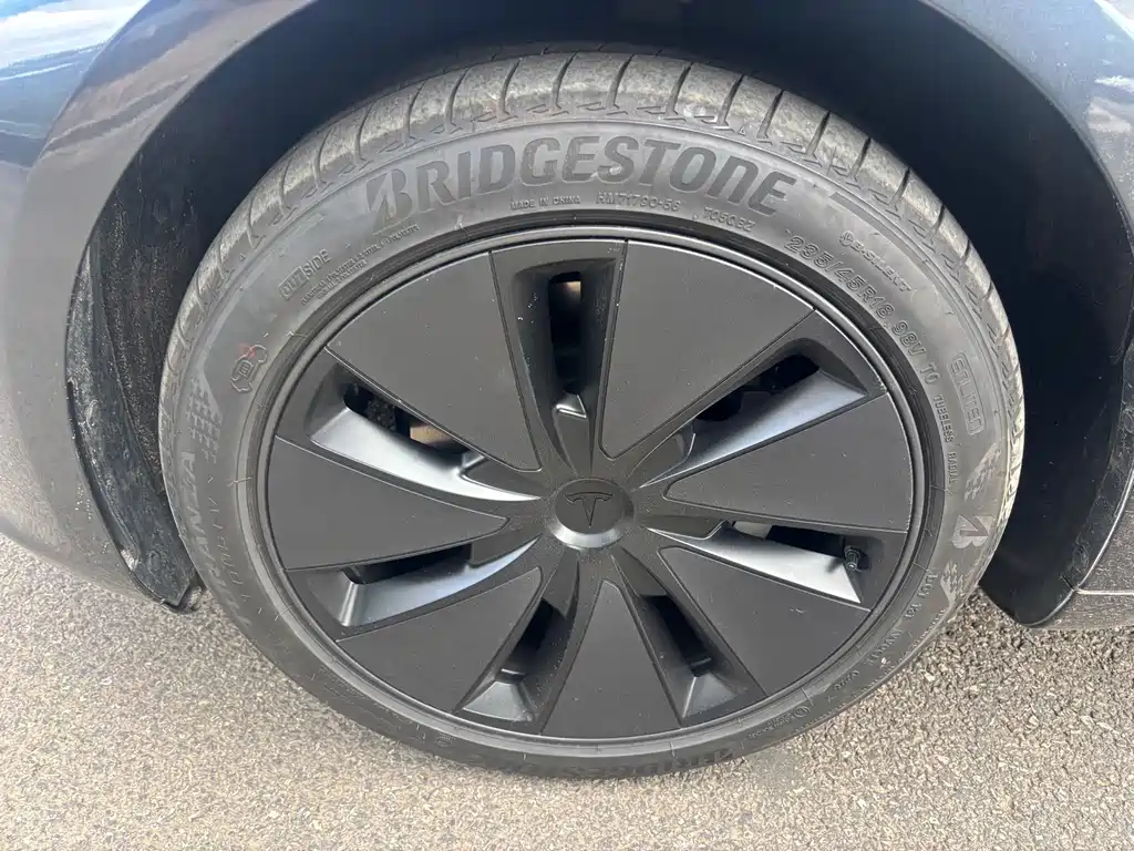 Tesla Model 3 — миниатюра 19