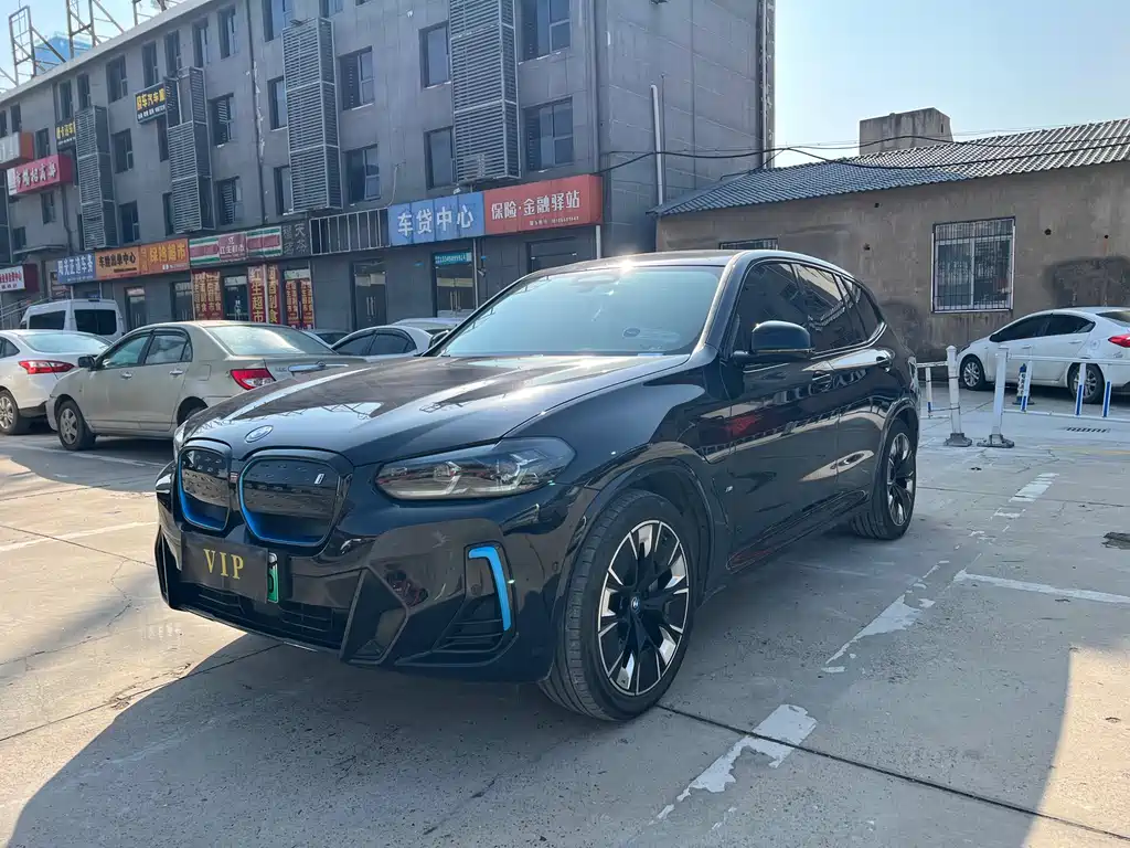 BMW iX3 2023