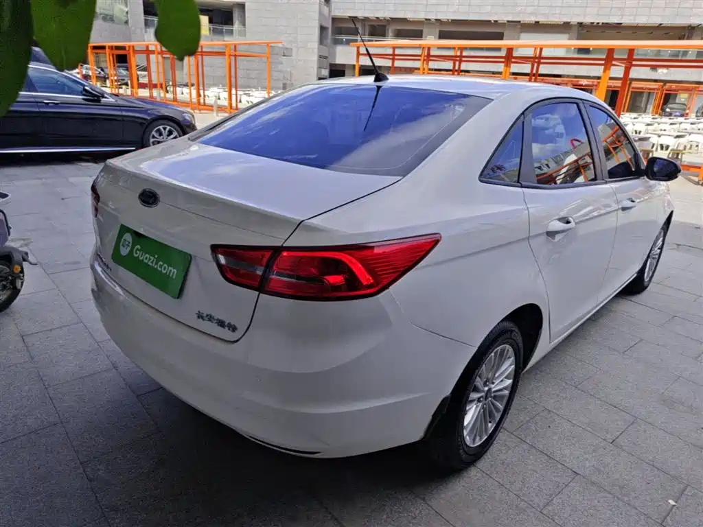 Ford Escort 2015 1.5L AT Comfort