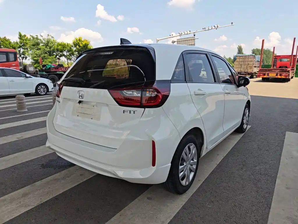 Honda Fit — миниатюра 7