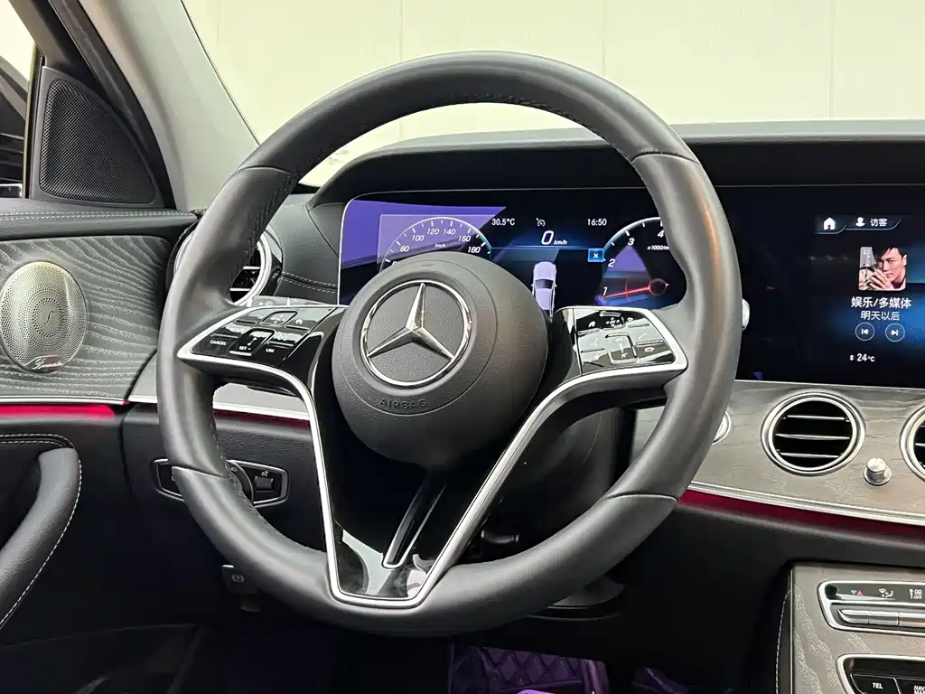Mercedes-Benz E-Class — миниатюра 14