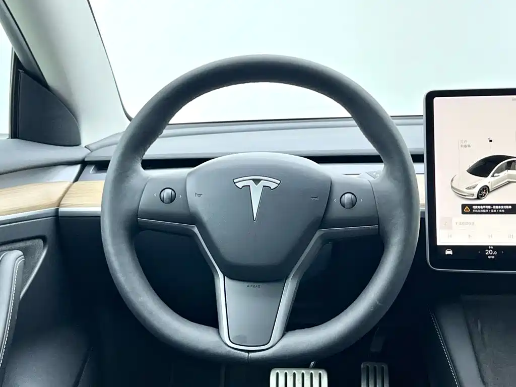 Tesla Model 3 — миниатюра 15