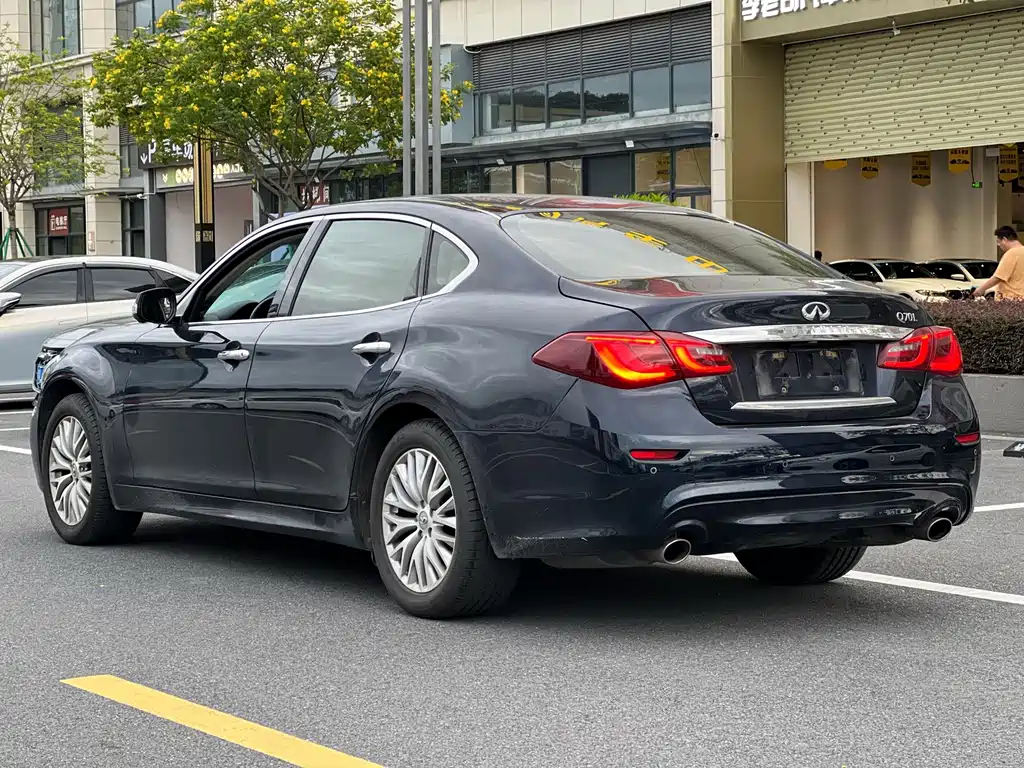 Infiniti Q70 — миниатюра 5