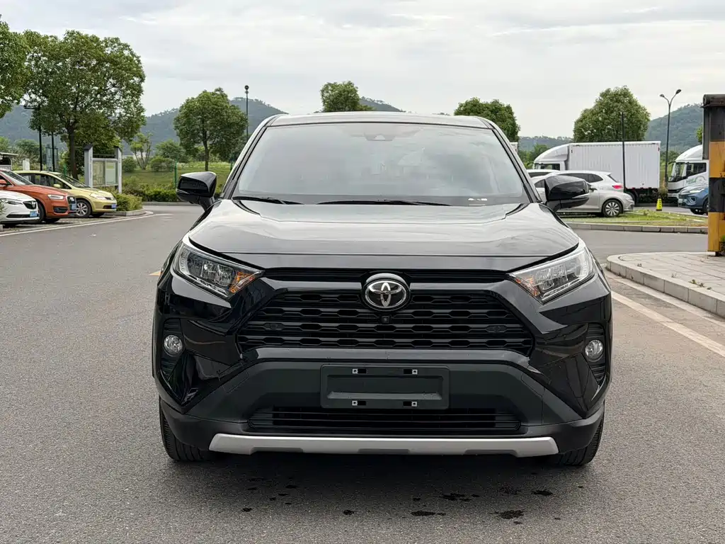 Toyota RAV4 — миниатюра 2