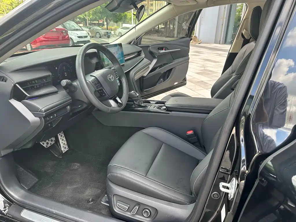 Toyota Camry — миниатюра 8