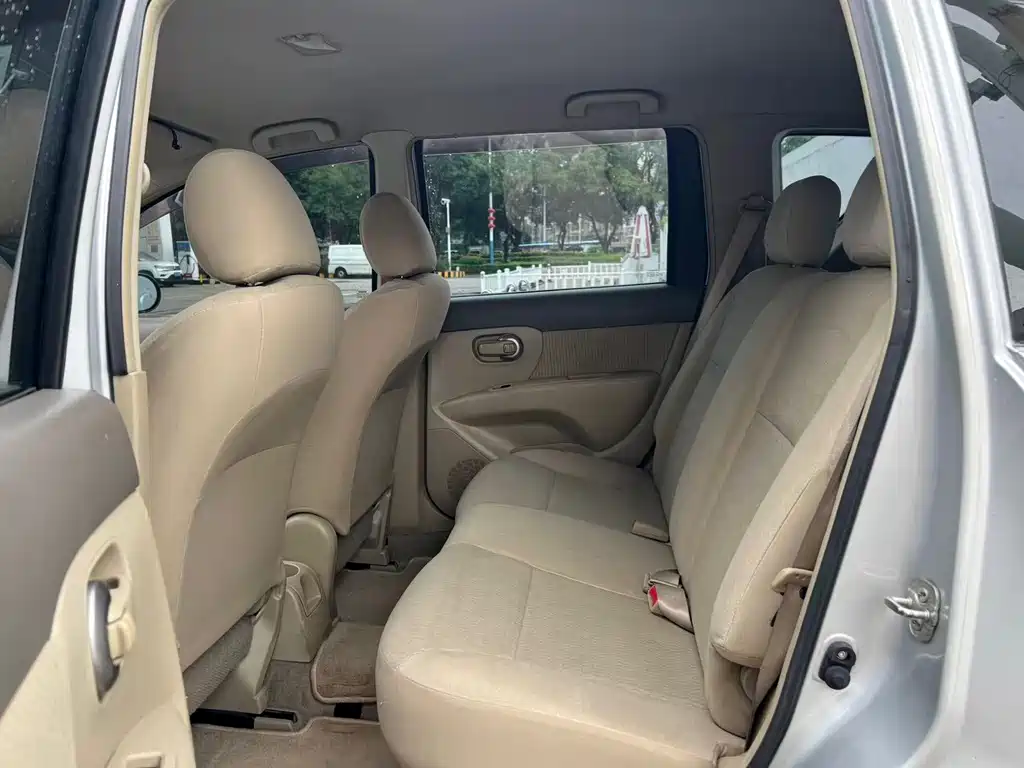 Nissan Livina — миниатюра 5