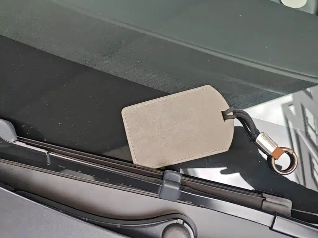Tesla Model Y — миниатюра 9