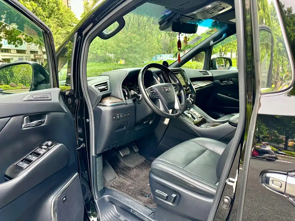 Toyota Vellfire — миниатюра 9