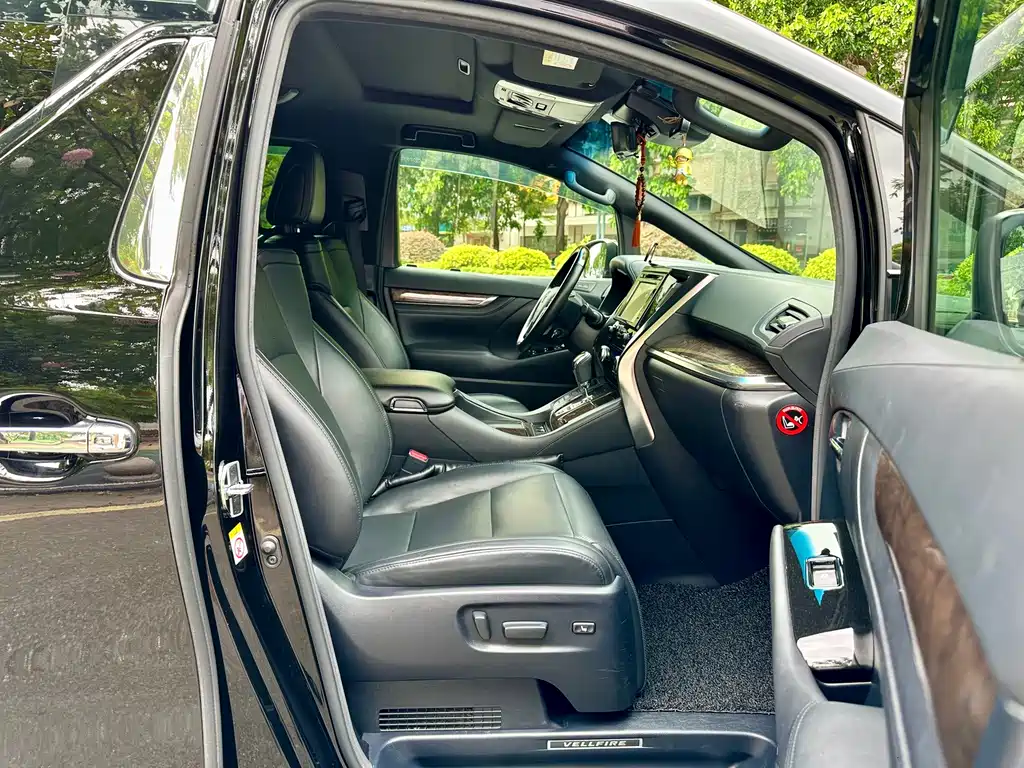 Toyota Vellfire — миниатюра 19