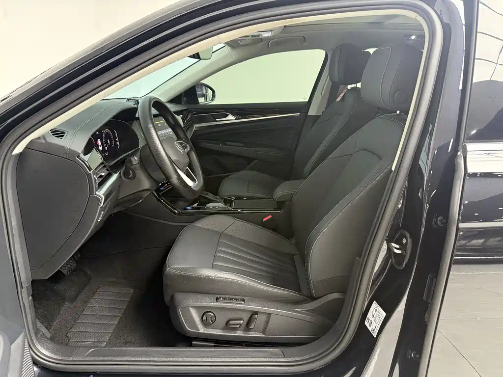 Volkswagen Passat 2025 330TSI Elite