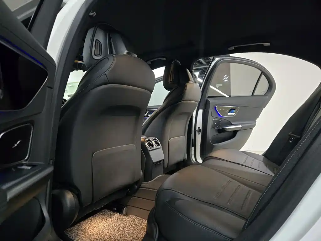 Mercedes-Benz C-Class — миниатюра 10