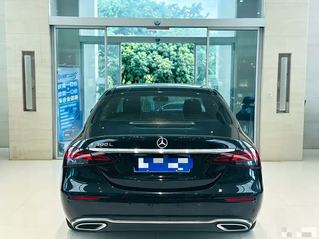 Mercedes-Benz E-Class — миниатюра 7