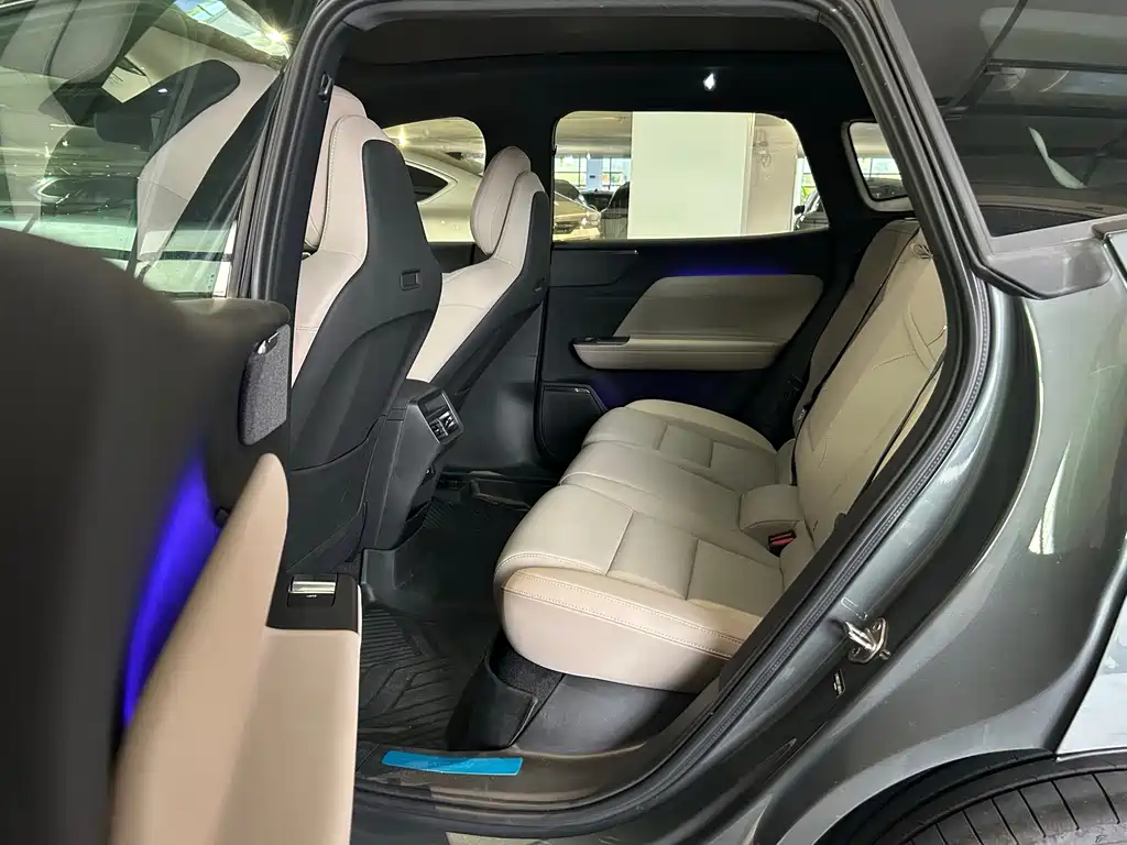 Volvo XC70 PHEV — миниатюра 6