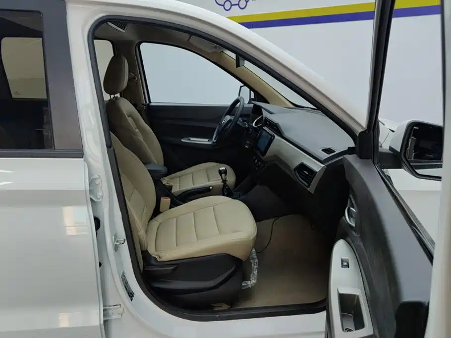 Wuling Hongguang — миниатюра 8