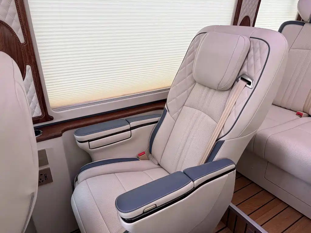 Toyota Coaster — миниатюра 31