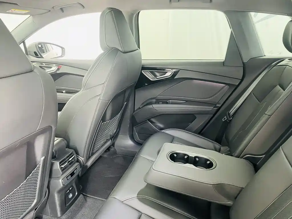Audi Q4 e-tron — миниатюра 11