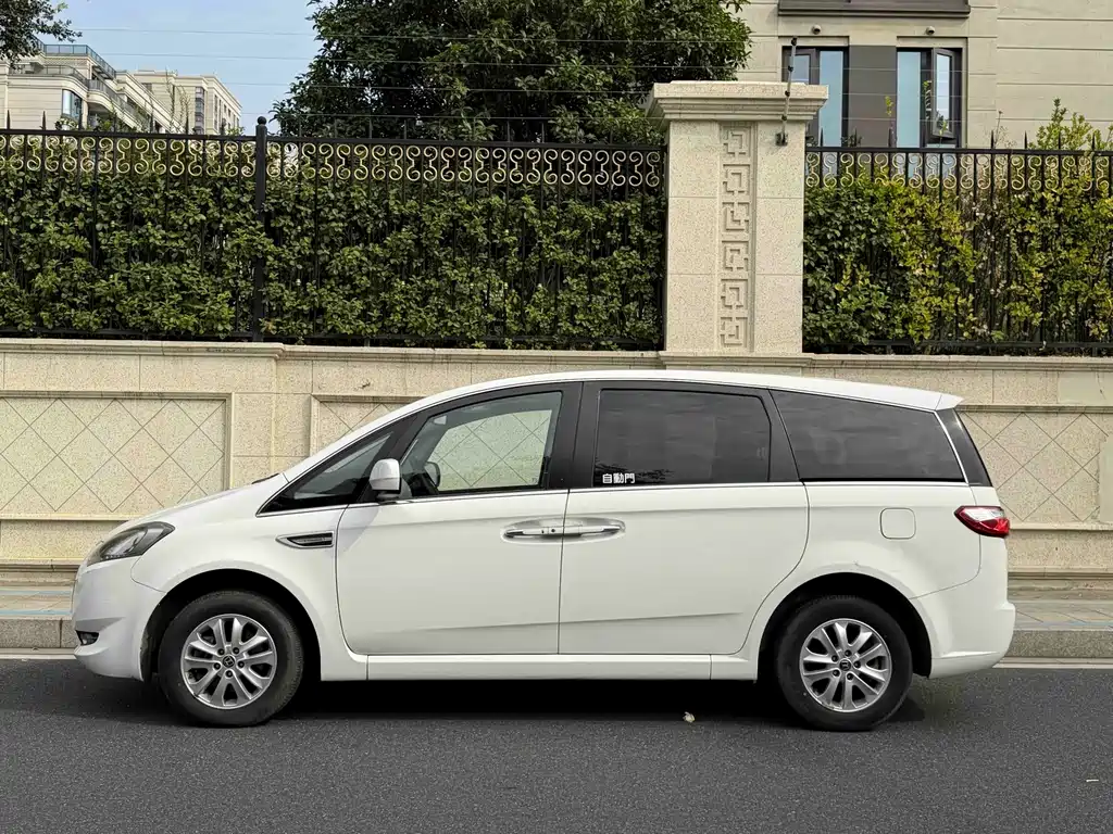 Luxgen Big 7 MPV — миниатюра 3
