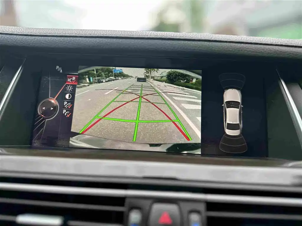 BMW 7 Series — миниатюра 16