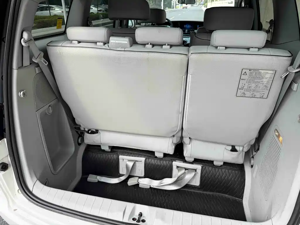 Luxgen Big 7 MPV — миниатюра 9