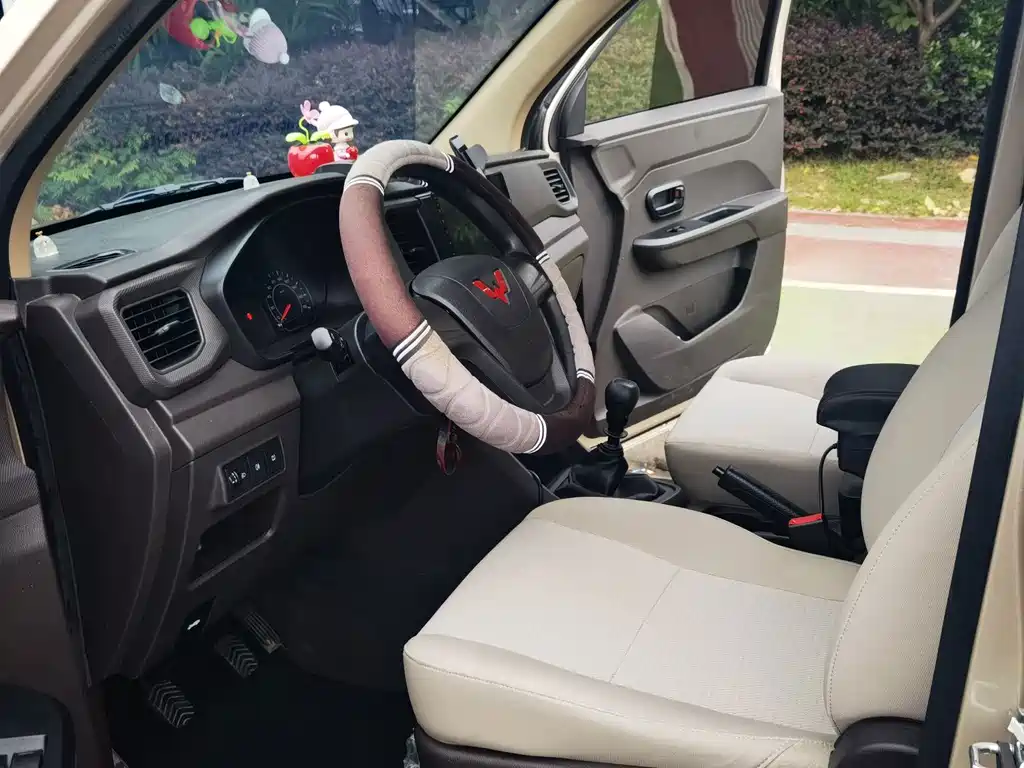 Wuling Hongguang V — миниатюра 4