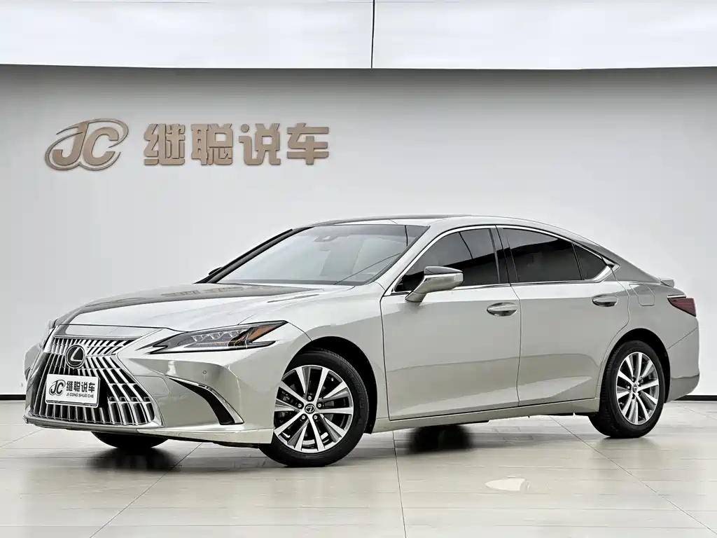 Lexus ES 2021