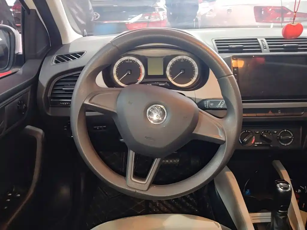 Skoda Fabia — миниатюра 7