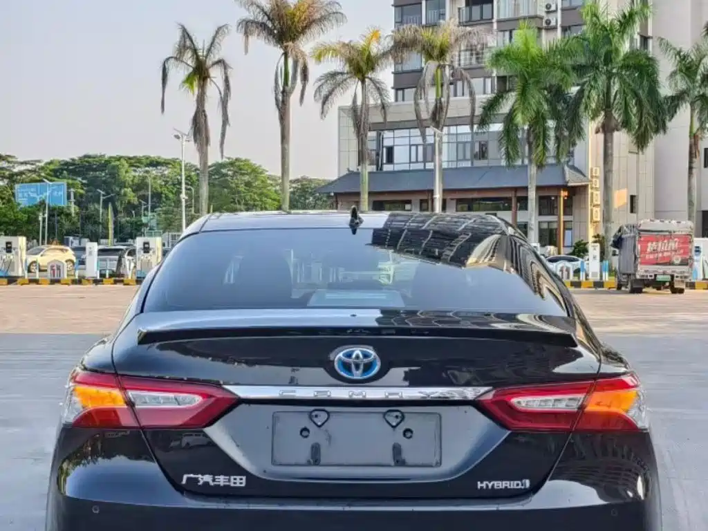 Toyota Camry — миниатюра 8